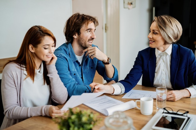 Signing a contract for home loan assistance, incentives for first home buyers