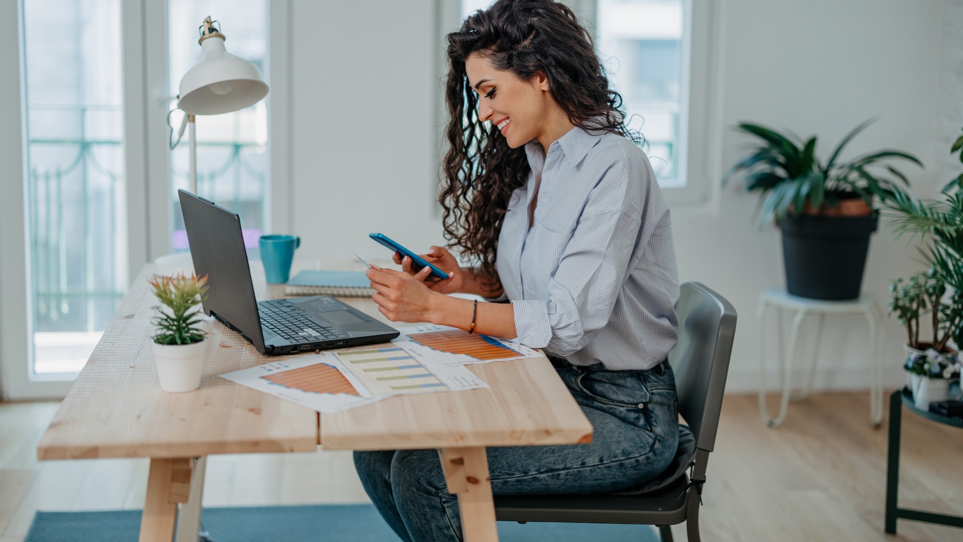 Homeowner managing finances online while comparing offset account and redraw options for a home loan in Australia.