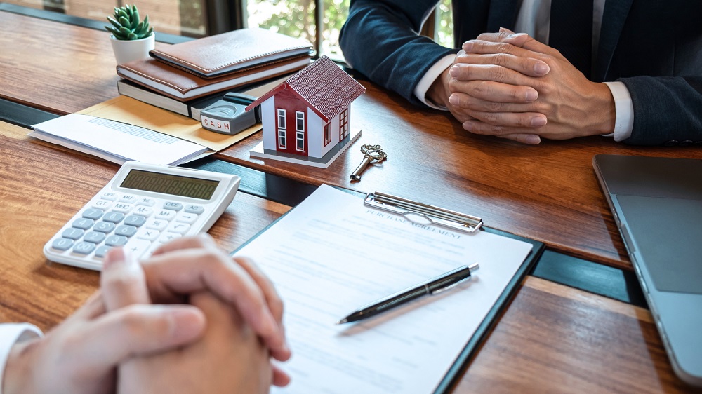 Home loan paperwork and calculator representing a split loan combining fixed and variable mortgage rates.